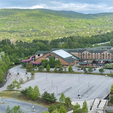 Six Flags Great Escape Lodge & Indoor Waterpark Куинсбери Экстерьер фото
