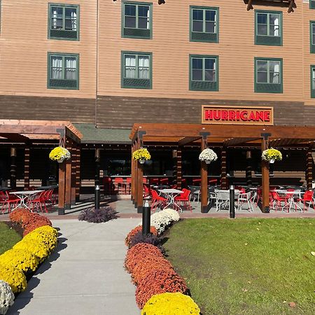 Six Flags Great Escape Lodge & Indoor Waterpark Куинсбери Экстерьер фото