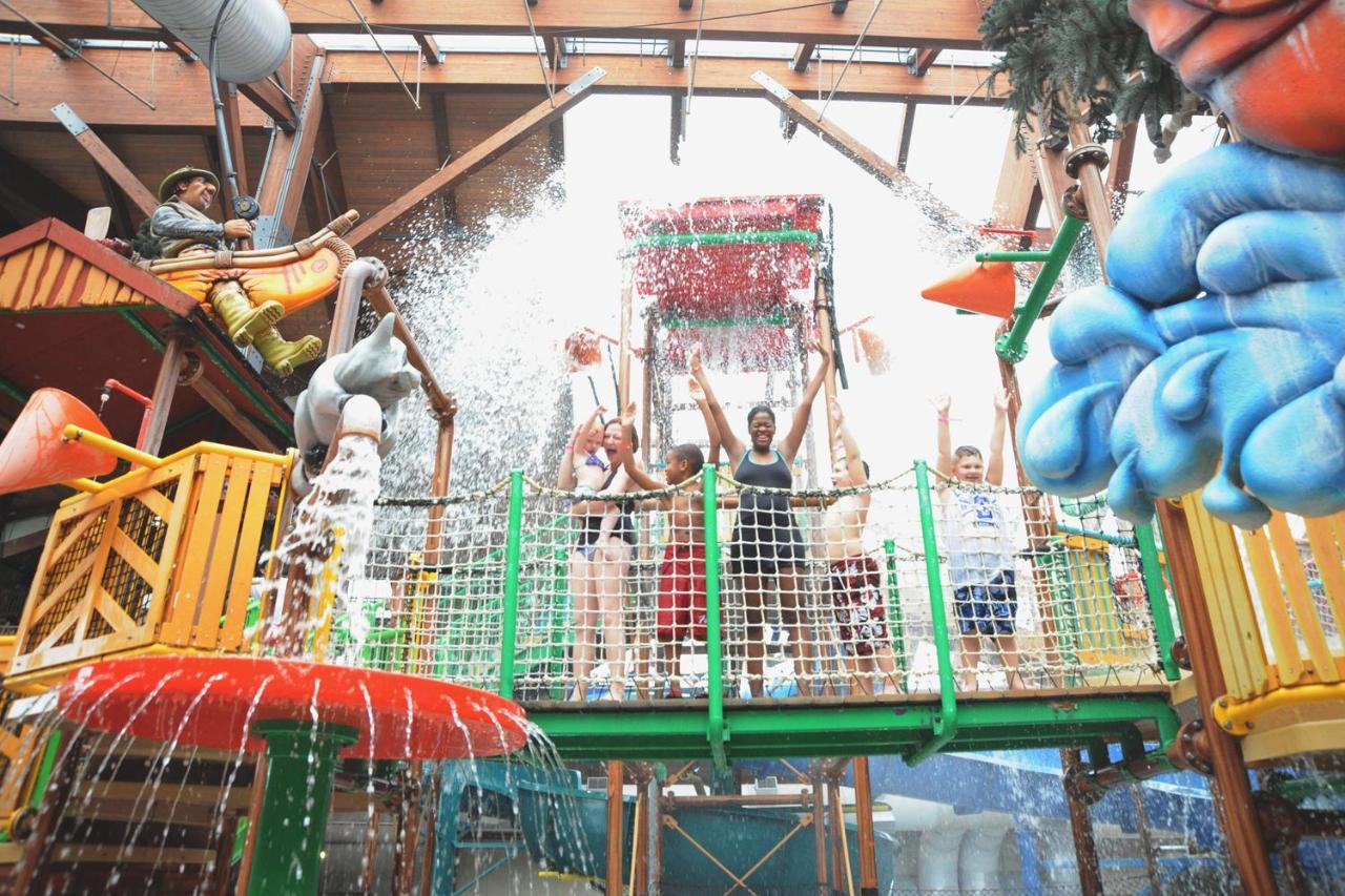 Six Flags Great Escape Lodge & Indoor Waterpark Куинсбери Экстерьер фото