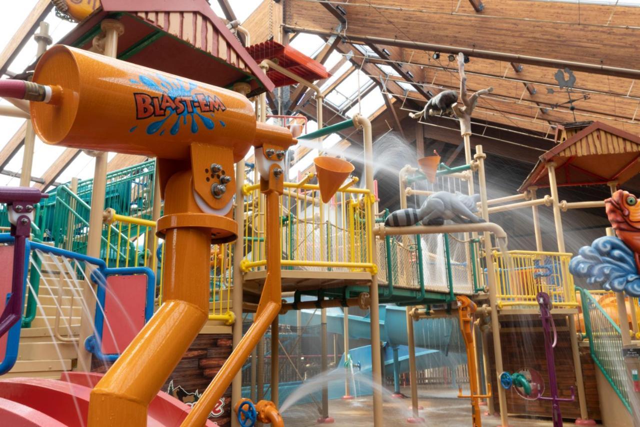 Six Flags Great Escape Lodge & Indoor Waterpark Куинсбери Экстерьер фото