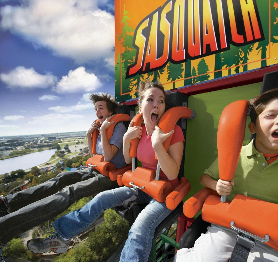 Six Flags Great Escape Lodge & Indoor Waterpark Куинсбери Экстерьер фото
