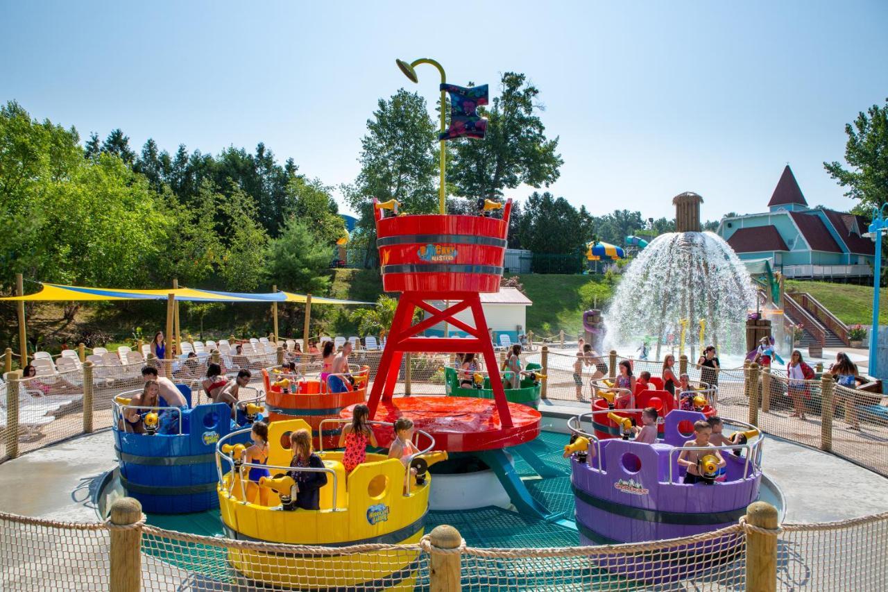 Six Flags Great Escape Lodge & Indoor Waterpark Куинсбери Экстерьер фото