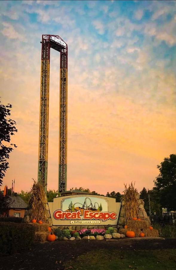 Six Flags Great Escape Lodge & Indoor Waterpark Куинсбери Экстерьер фото