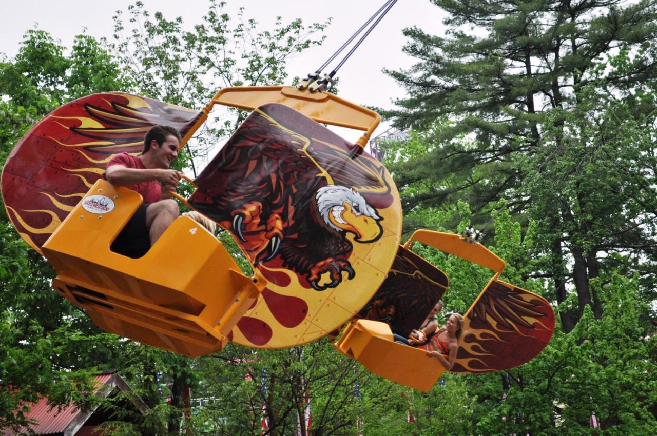 Six Flags Great Escape Lodge & Indoor Waterpark Куинсбери Экстерьер фото