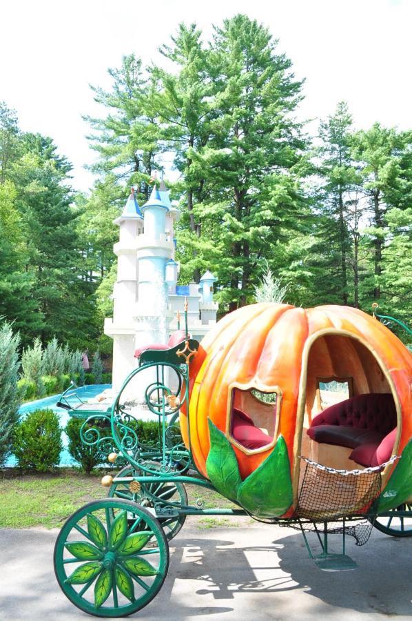 Six Flags Great Escape Lodge & Indoor Waterpark Куинсбери Экстерьер фото