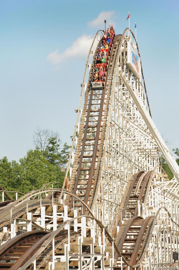 Six Flags Great Escape Lodge & Indoor Waterpark Куинсбери Экстерьер фото
