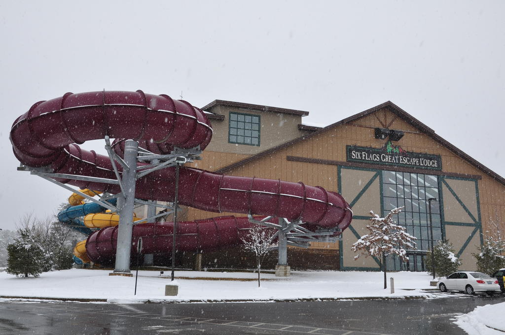 Six Flags Great Escape Lodge & Indoor Waterpark Куинсбери Экстерьер фото