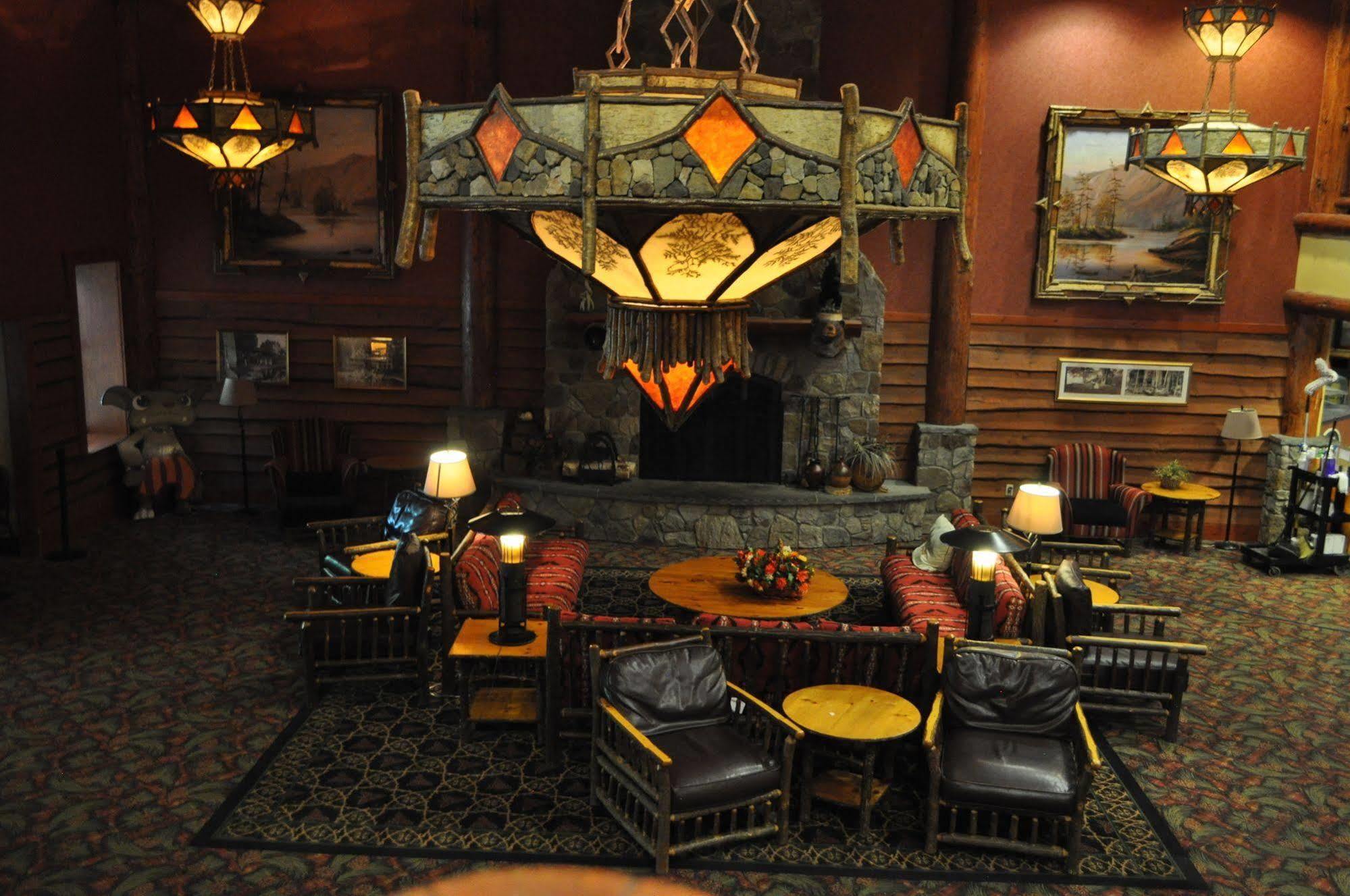 Six Flags Great Escape Lodge & Indoor Waterpark Куинсбери Экстерьер фото