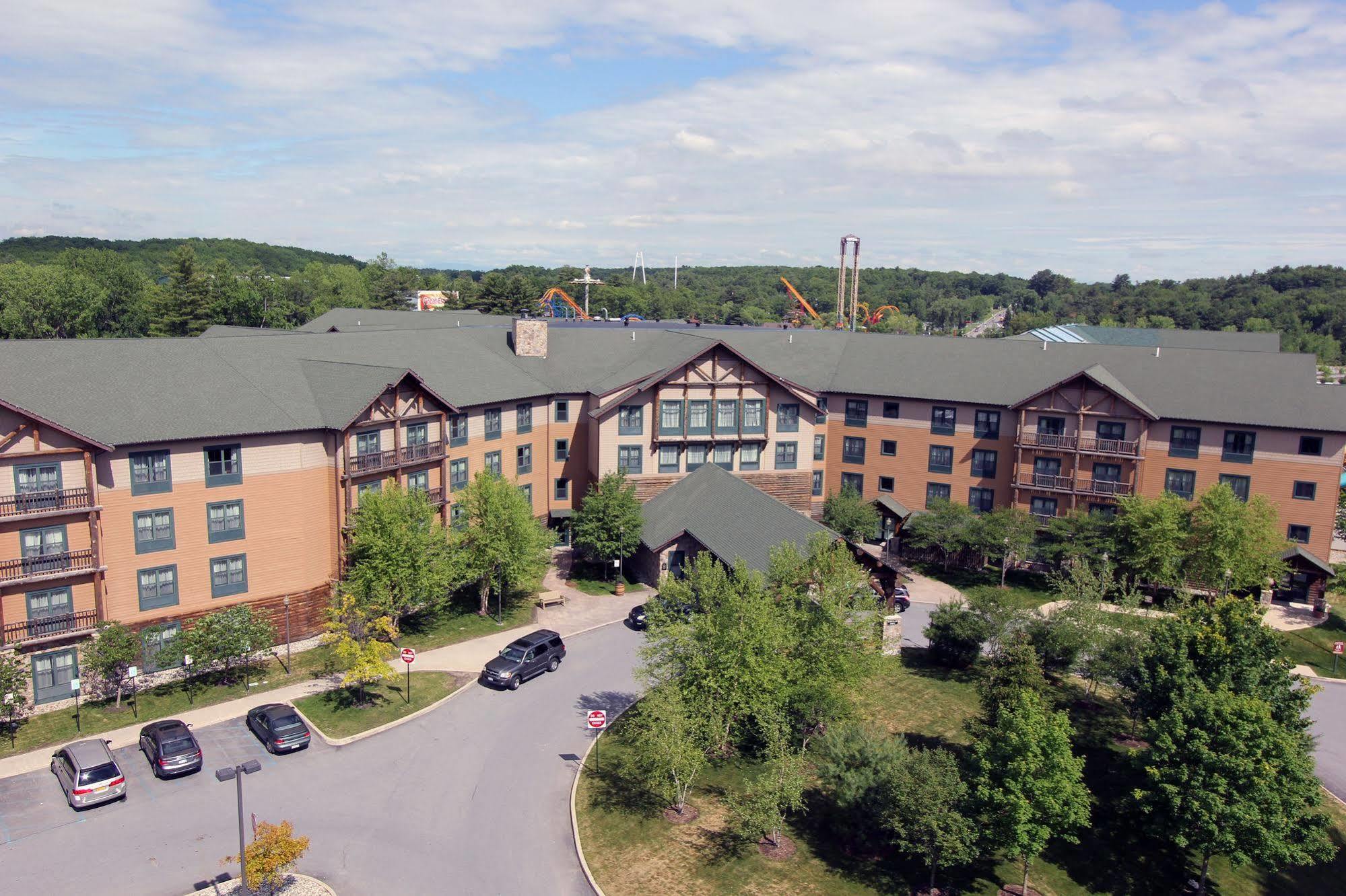 Six Flags Great Escape Lodge & Indoor Waterpark Куинсбери Экстерьер фото