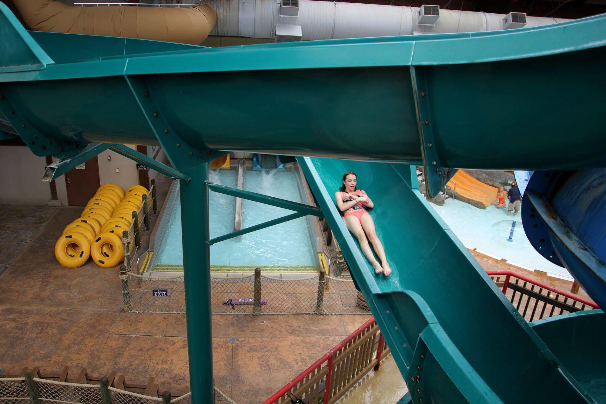 Six Flags Great Escape Lodge & Indoor Waterpark Куинсбери Экстерьер фото