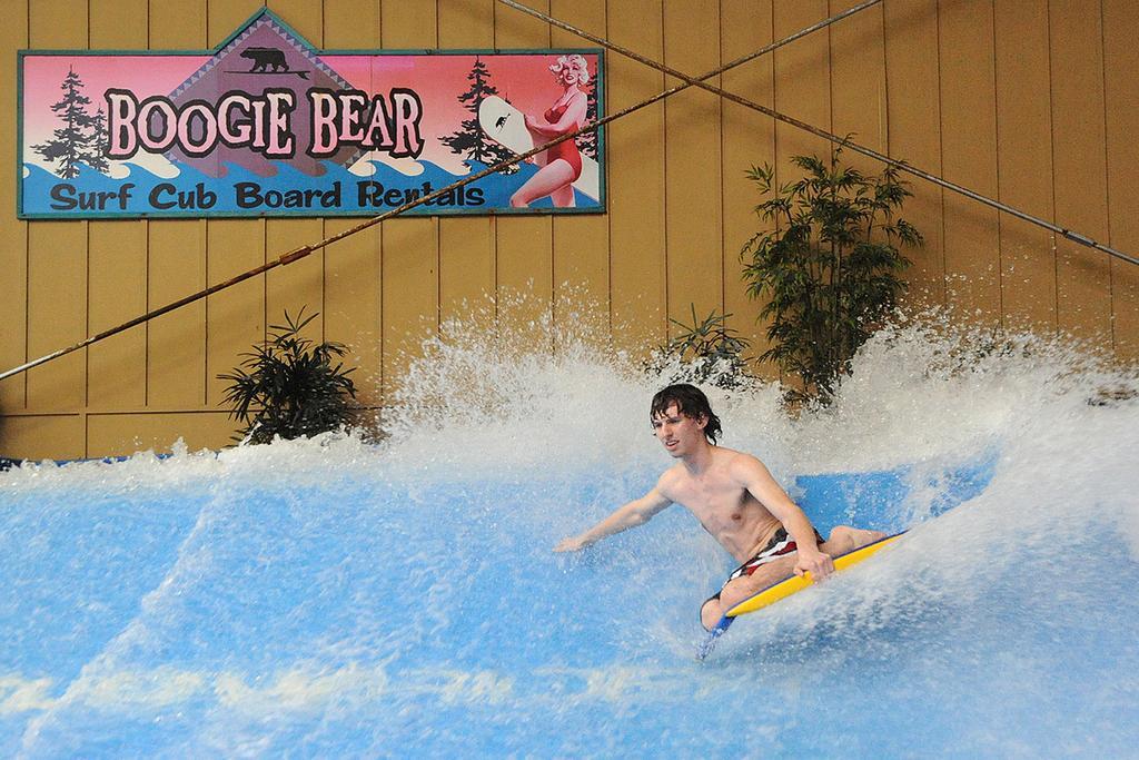 Six Flags Great Escape Lodge & Indoor Waterpark Куинсбери Экстерьер фото